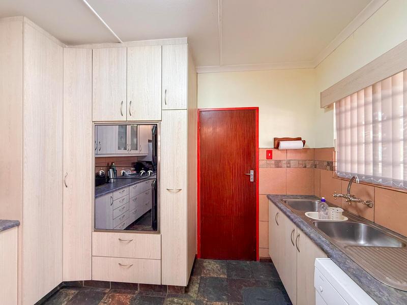 6 Bedroom Property for Sale in Denneoord Western Cape